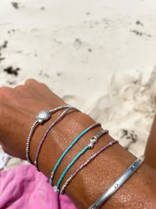 dusty pink seed bead bracelet. a dainty minimal style bracelet combined with pure silver