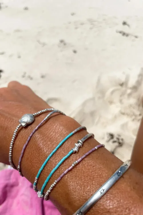 dusty pink seed bead bracelet. a dainty minimal style bracelet combined with pure silver