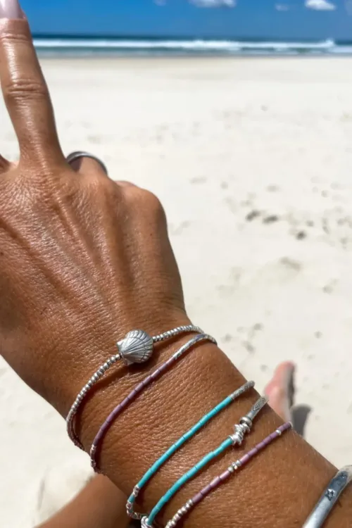 dusty pink seed bead bracelet. a dainty minimal style bracelet combined with pure silver