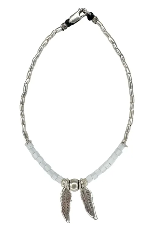pure silver anklet with white or turquoise blue seed bead. Featuring pure silver feather charms. Ocean safe