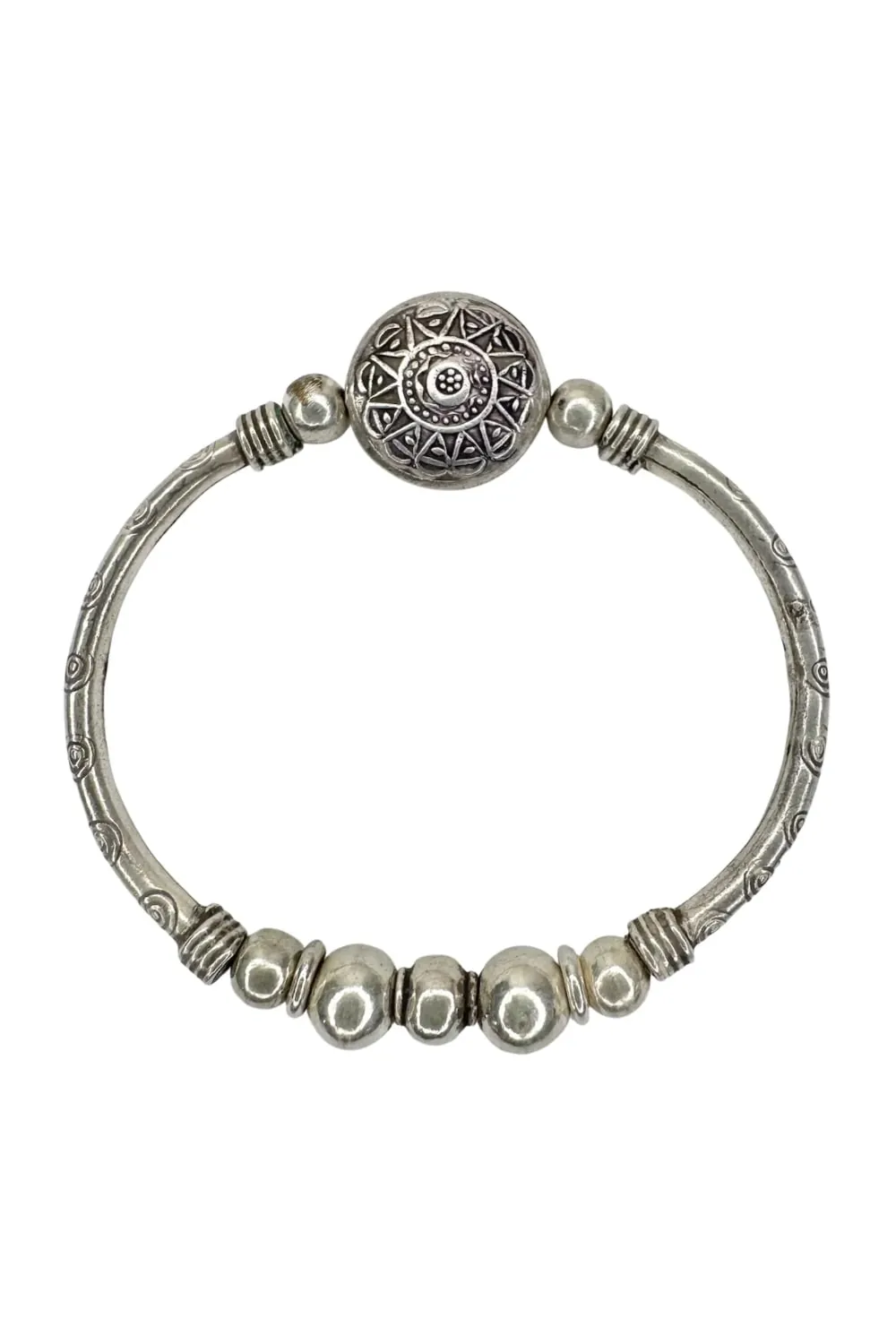beach inspired pure silver curve bar stretch bracelet with silver disc centre. perfect for everyday wear and bracelet stacking. ocean safe