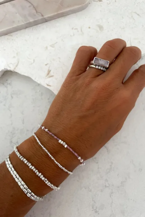 dusty pink seed bead bracelet. a dainty minimal style bracelet combined with pure silver.