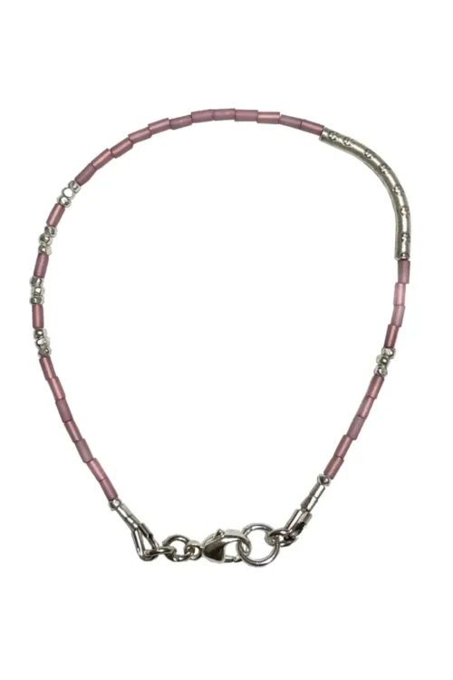 dusty pink seed bead bracelet. a dainty minimal style bracelet combined with pure silver