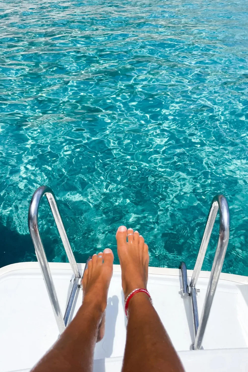 Handmade pure silver wrap anklet featuring red colour seed beads – a great minimal wrap anklet style for everyday wear