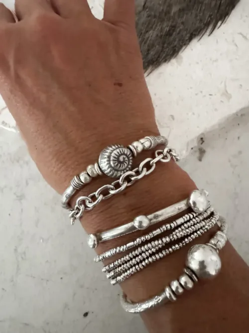 beach inspired pure silver curve bar stretch bracelet with silver spiral shell. perfect for everyday wear and bracelet stacking. ocean safe