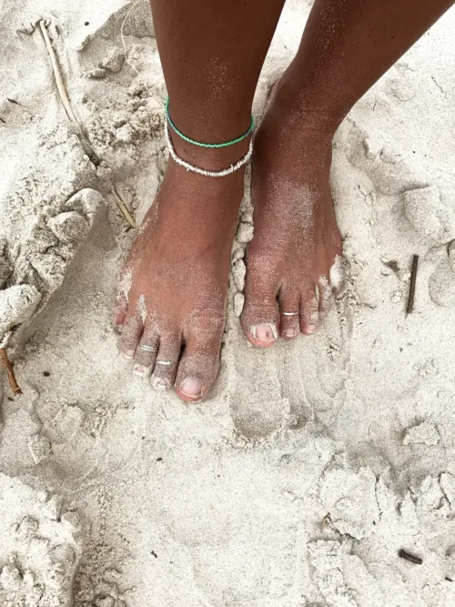 pure silver faceted raw disc anklet. Chunky style and looks great worn solo or stacked with other anklets. Ocean safe for everyday wear.