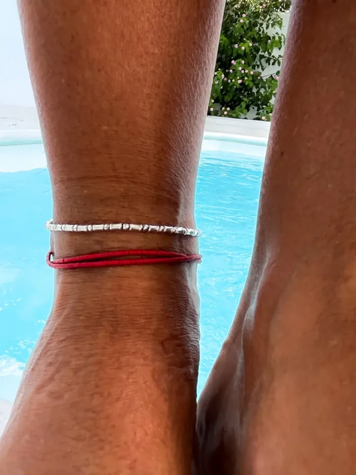 Handmade pure silver wrap anklet featuring red colour seed beads – a great minimal wrap anklet style for everyday wear